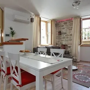 https://old-town-apartment-mila.splithotels.org